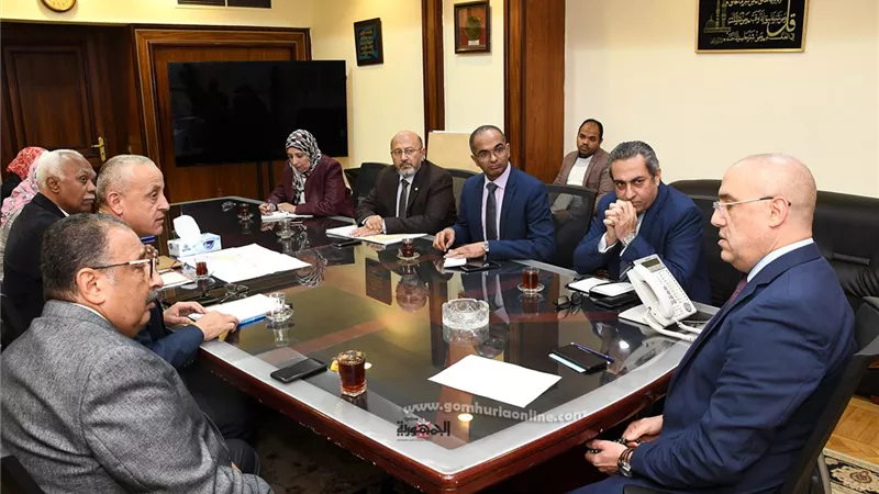 وزير الإسكان يتابع موقف خدمات مياه الشرب والصرف الصحى بالمدن الجديدة