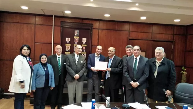 عمر الشعراوى الطبيب المثالى بمعهد الكبد القومى بالمنوفية
