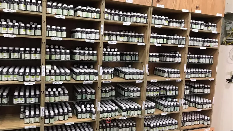 (يعالج بالأعشاب) الصحة تداهم مركز طبي يبيع الوهم للمرضي بالزقازيق.صور