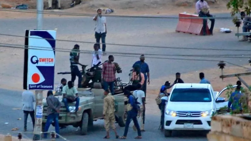 سياسيون: التمرد الفاشل بالخرطوم استهدف إعادة البشير