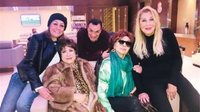 نبيلة عبيد ونادية الجندى يطيران إلى لبنان من أجل 