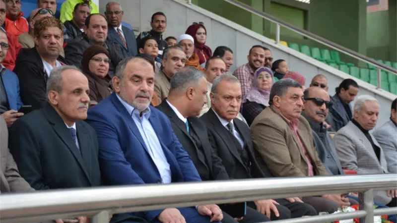 محافظ القليوبية يشهد نهائي دوري مراكز الشباب للمحافظة ويسلم الكأس لبهادة