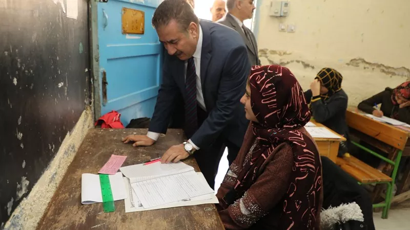 توابع تسريب أسئلة الإعدادية .. المحافظ يستبعد مدير تلا التعليمية ورئيس لجنة توزيع الأسئلة . ويحيل المسئولين إلى النيابة