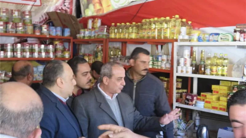 جولة لمدير امن الغربية على منافذ كلنا واحد و مرور المحلة ويطالب بحسن معاملة المواطنين -صور