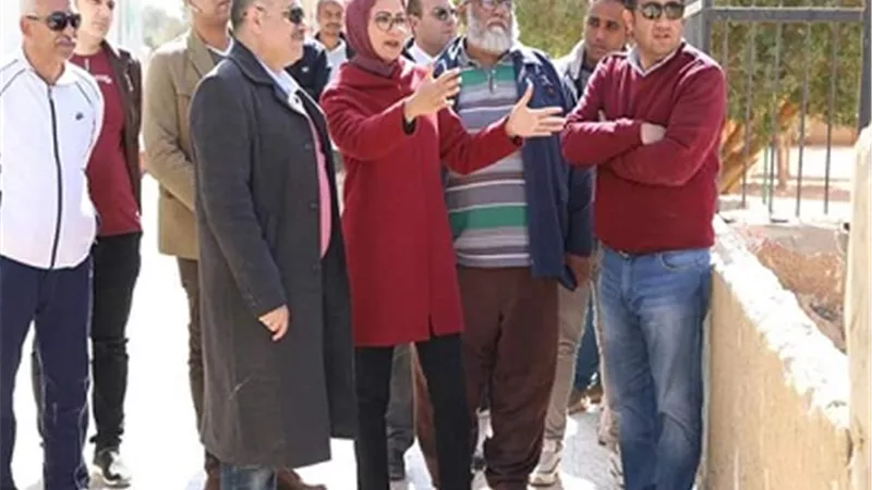 نائب محافظ الوادى الجديد تتفقد مواقع زيارة وزيرة التضامن الاجتماعى غدا