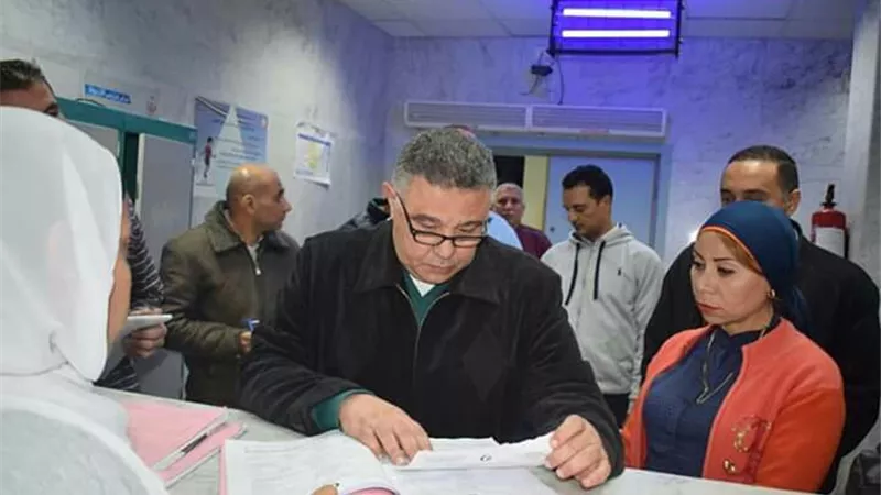 زيارة ليلية مفاجئة.. محافظ البحر الأحمر يفاجئ مستشفى الغردقة العام
