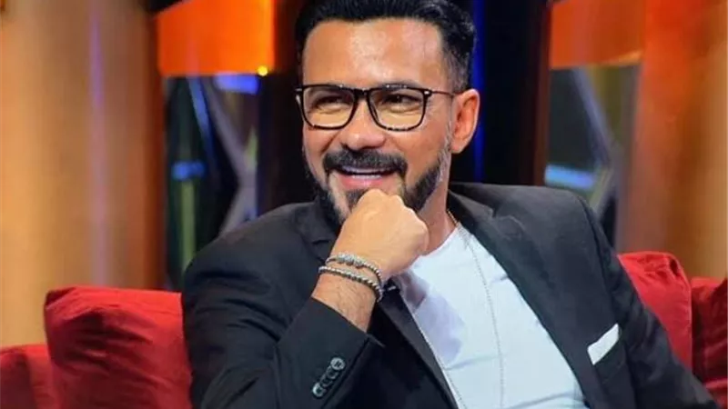 بالفيديو : محمد رجب يرقص فى فرح شعبى