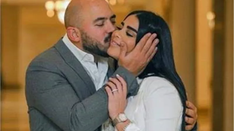 زوجة محمود العسيلى تشعل السوشيال ميديا بمايوه فى شهر العسل