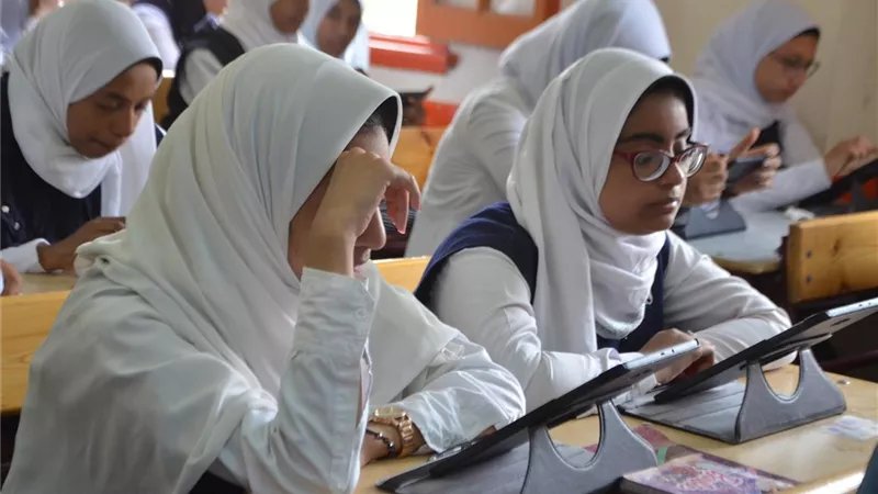 شكاوى محدودة من الأسئلة والوقت بالثانى الثانوى بالأقصر