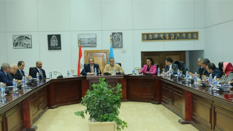 الاتصالات : تحسين خدمات الانترنت داخل الفنادق والمنتجعات السياحية