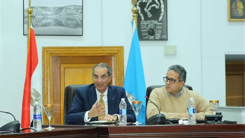 وزيرا السياحة والآثار والاتصالات يبحثان الترويج لمصر بالمحافل الخارجية عن طريق الوسائل الحديثة