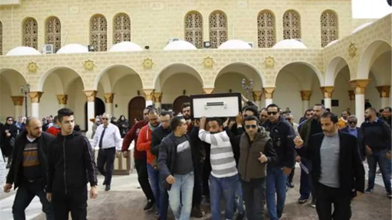 شاهد بالصور : جنازة والدة الفنان حسام داغر