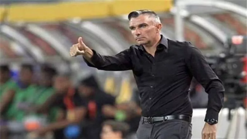 كارتيرون يحتوي أزمة الراحلين بالزمالك