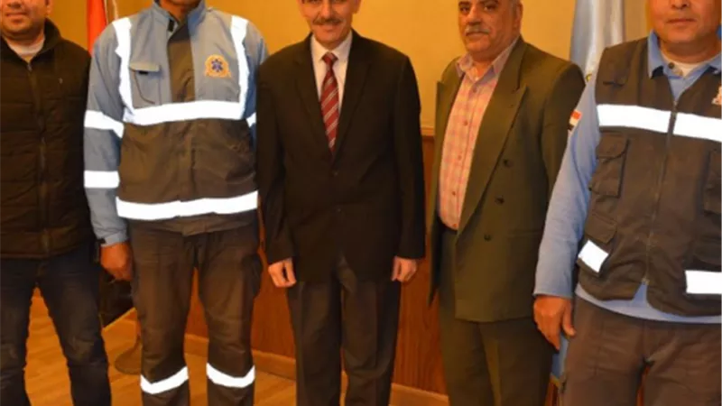 محافظ الغربية يكرم مسعفاً وسائقاً بهيئة إسعاف الغربية لأمانتهما
