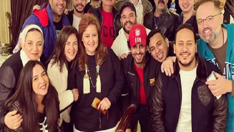 نجوم الفن يحتفلون بعيد ميلاد دلال عبد العزيز والسبكى