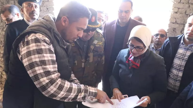 وزيرة الصحة تتفقد التجهيزات بوحدة طب أسرة الدبابية بإسنا جنوب الأقصر