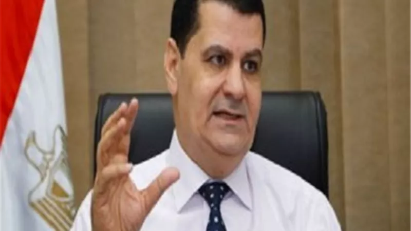 حماية المستهلك يضبط 3 اطنان زيوت سيارات مغشوشة ببني سويف