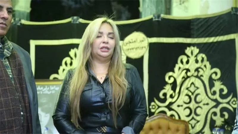 صورة ماجدة الصباحي فى العزاء تتسبب فى انهيار ابنتها .. صور