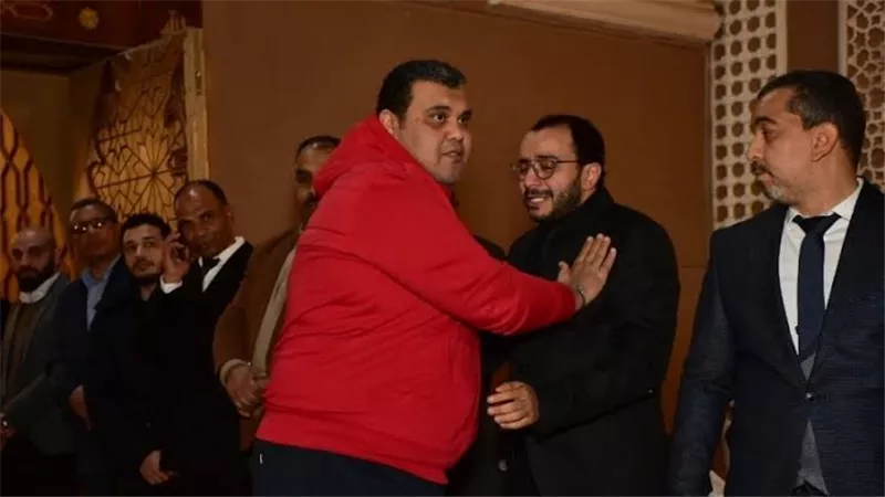 نرمين الفقى وأحمد فتحى فى عزاء والدة الفنان حسام داغر.. صور