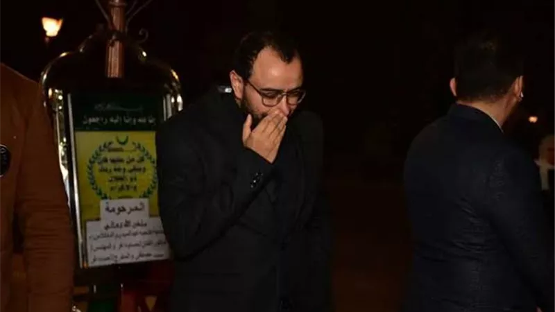 نجوم الفن فى عزاء والدة الفنان حسام داغر .. صور