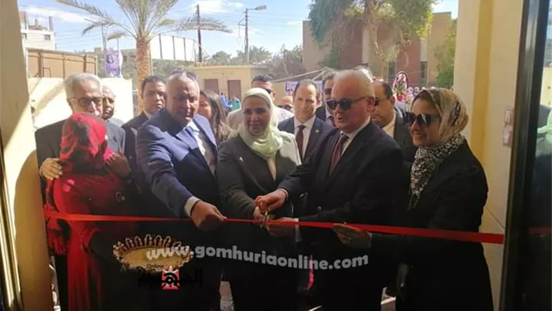 وزيرة التضامن الاجتماعى تؤكد ضرورة تسويق المنتجات الحرفية بالوادى الجديد.صور