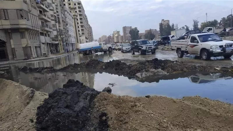 قطع مياة الشرب عن مدينة طنطا بسبب كسر خط الصرف الرئيسي اثناء رصف طريق الكورنيش