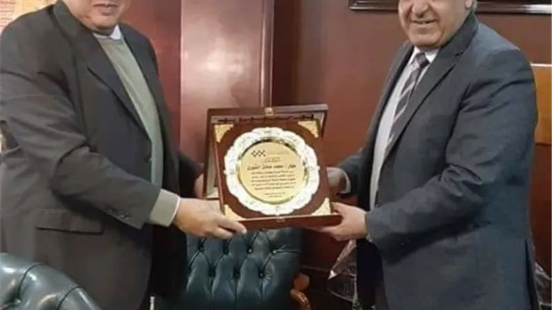 محجوب يكرم مدير مطار شرم الشيخ لبلوغه السن التقاعد