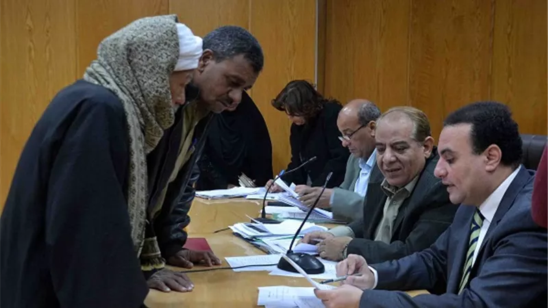 نائب محافظ الأقصر وسط المواطنين فى اليوم المفتوح