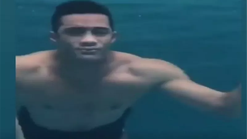 شاهد.. محمد رمضان يرقص تحت الماء على أغنيته 