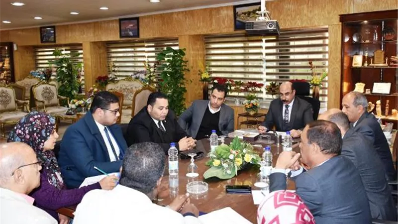 محافظ أسوان يتابع الموقف التنفيذى لمشروعات تحيا مصر