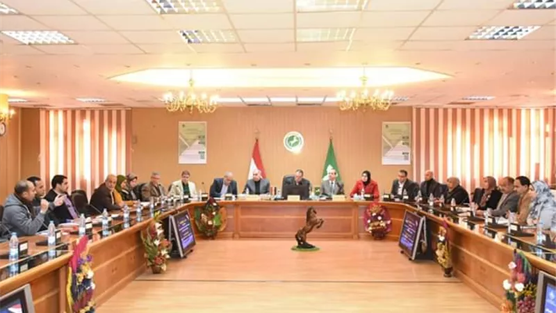 محافظ الشرقية يستقبل المواطنين لبحث مشاكلهم والعمل علي حلها