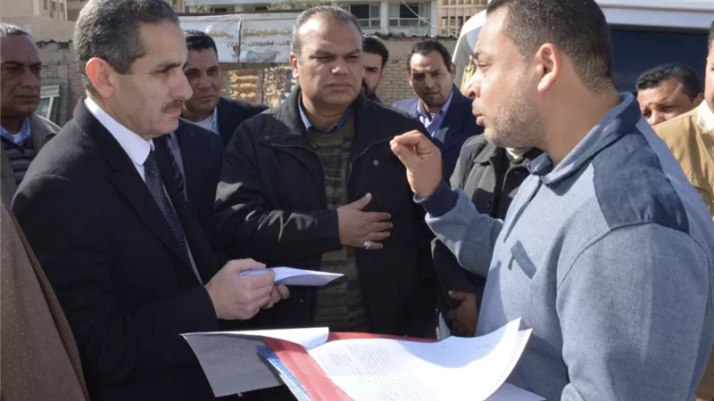 محافظ الغربية .. يقرر إحالة العاملين بالإدارة الهندسية للتحقيق لسوء الأداء-صور