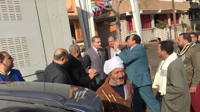 محافظ كفرالشيخ يتجول فى شوارع قرية كفرالشرقي بالحامول