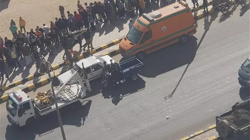 مصرع شاب وإصابة سيده في اول حادث بكورنيش النيل ببني سويف