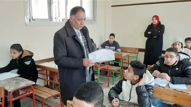 استبعاد رئيس لجنة و مشرفة بدمياط و 3 مراقبين بسبب الغش