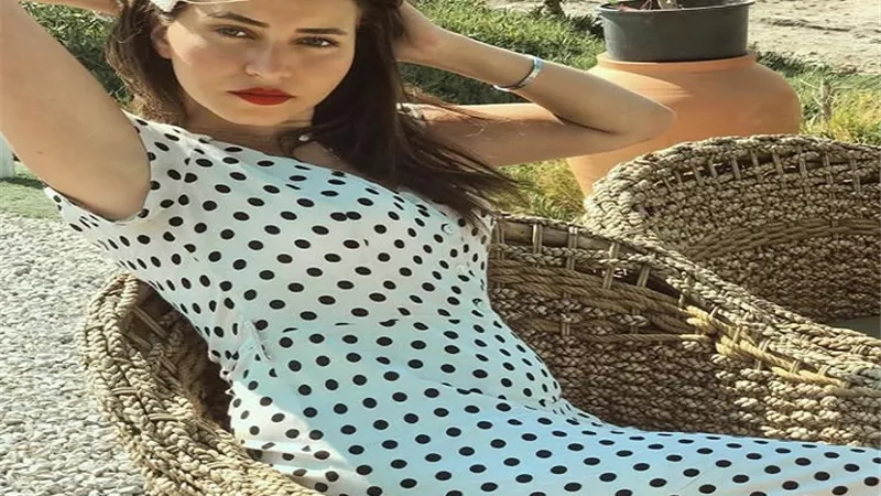 إطلالة مبهجة وظهور رائع للفنانة سارة الشامى