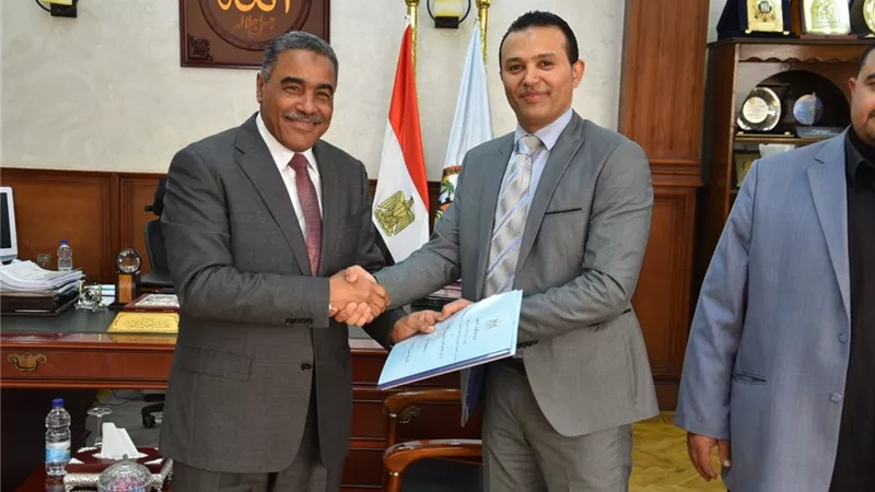 بروتوكول تعاون محافظة مطروح وهيئة الاتصالات للتحول الرقمي بالمحافظة
