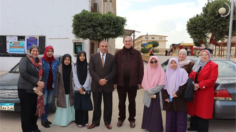 رئيس جامعة الأزهر يتفقد فرع البنات ويوزع دعوات مجانية لمعرض القاهرة الدولي للكتاب
