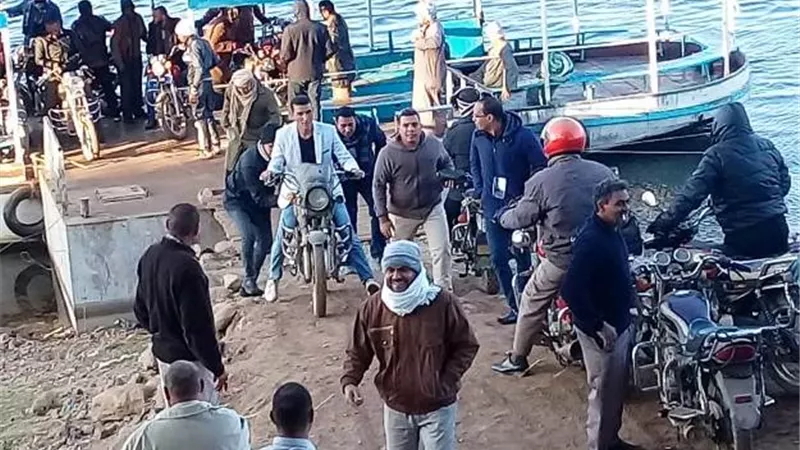 رحلة عذاب يومية للمعلمين المنتدبين لامتحانات الإعدادية بنقادة وقوص.. بالصور