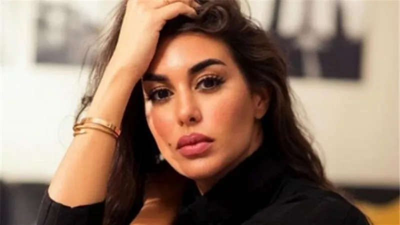 بتورته على شكل مستحضرات تجميل.. ياسمين صبرى تحتفل بعيد ميلادها.. صور