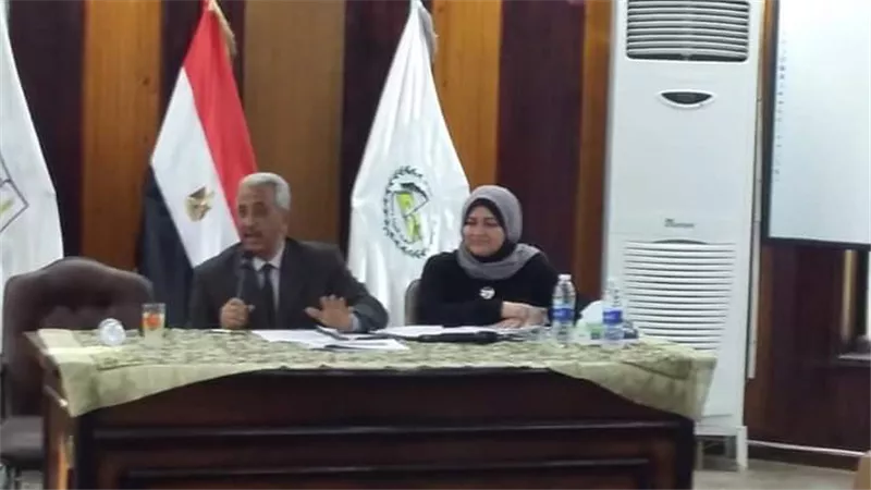 السكرتير العام المساعد ببنى سويف ووكيل المديرية يناقشان سبل مواجهة الأزمات