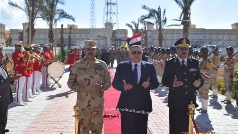 محافظ البحر الأحمر يضع إكليلاً من الزهور علي النصب التذكاري بمقابر الشهداء بالغردقة ويلغى باقى الإحتفالات