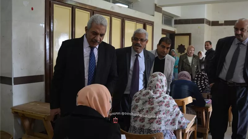 نائب رئيس جامعة الأزهر للوجه القبلي يتفقد أعمال الامتحانات بكلية التربية بنات