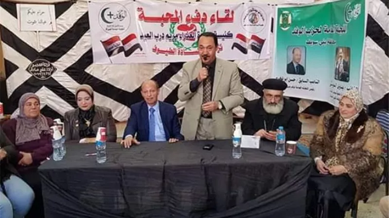 وفد بنى سويف يوزع هدايا محبة بكنيسة العذراء