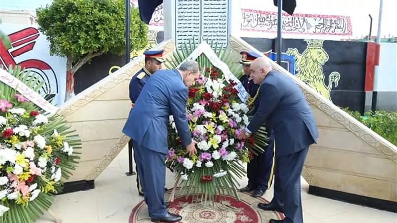 محافظ كفر الشيخ ومدير الأمن يضعان إكليل الزهور على النصب التذكاري لشهداء الشرطة