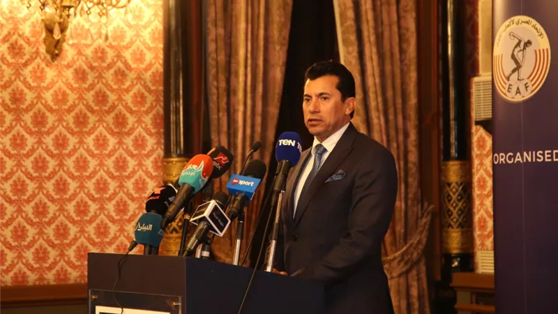 وزير الشباب يشهد المؤتمر الصحفي للإعلان عن إطلاق سباق 