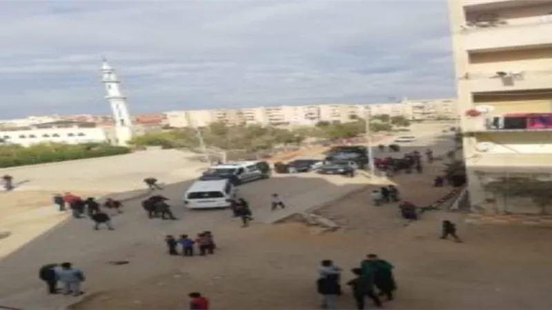 بالصور.. وفاة وإصابة ٣ أشخاص دهسهم سائق ميكروباص أثناء مشاجرة بالعاشر من رمضان