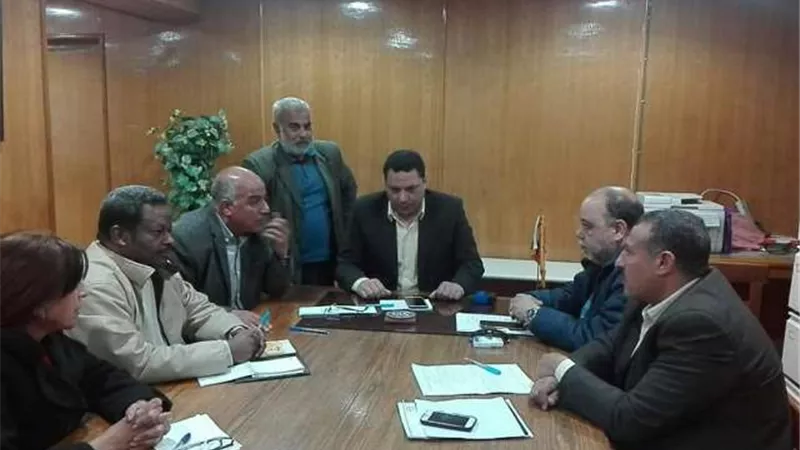 وكيل وزارة الصحة بالسويس يلتقي مجلس صندوق تحسين الخدمة لمناقشة الموقف المالى