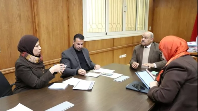 وفد من منظومة الشكاوى الموحدة بمجلس الوزراء في جامعة السويس