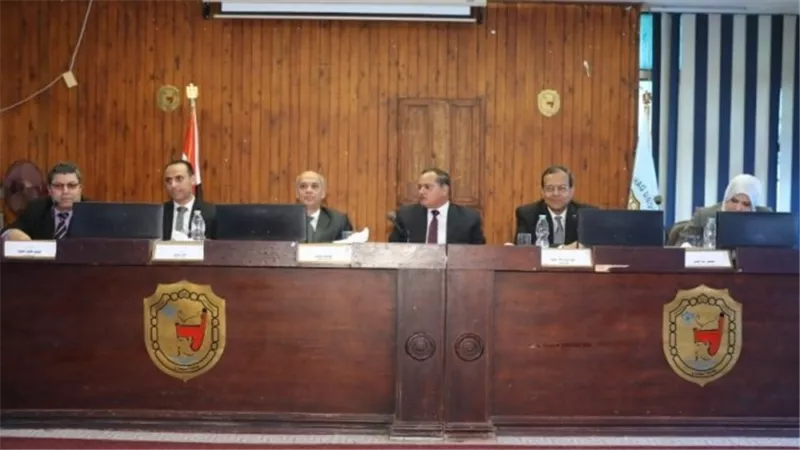 محافظة سوهاج تبحث إطلاق مؤتمر قضايا السكان بالتعاون مع الجامعة